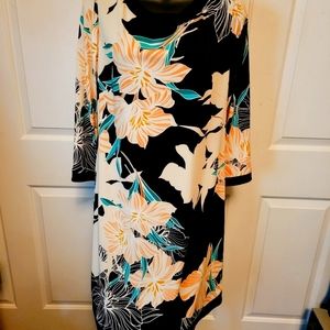Vince Camuto Dress new w/tags. Sz 14. Inner lining
